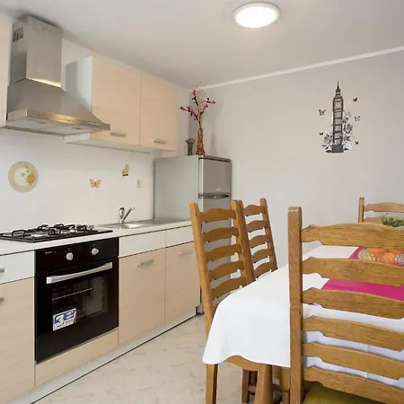 Apartmán 1 Bedroom Beautiful In