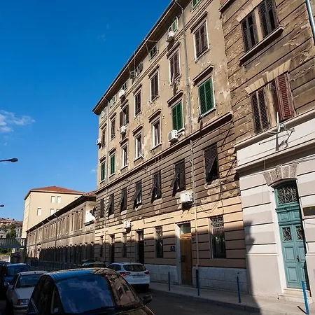1 Bedroom Beautiful In