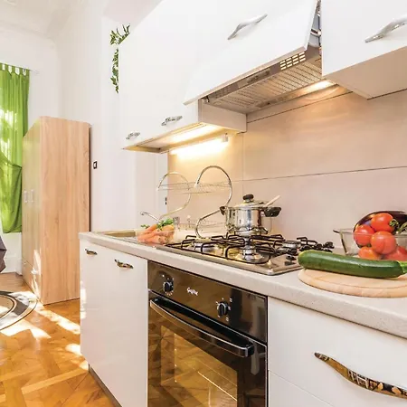 1 Bedroom Beautiful In Апартаменты
